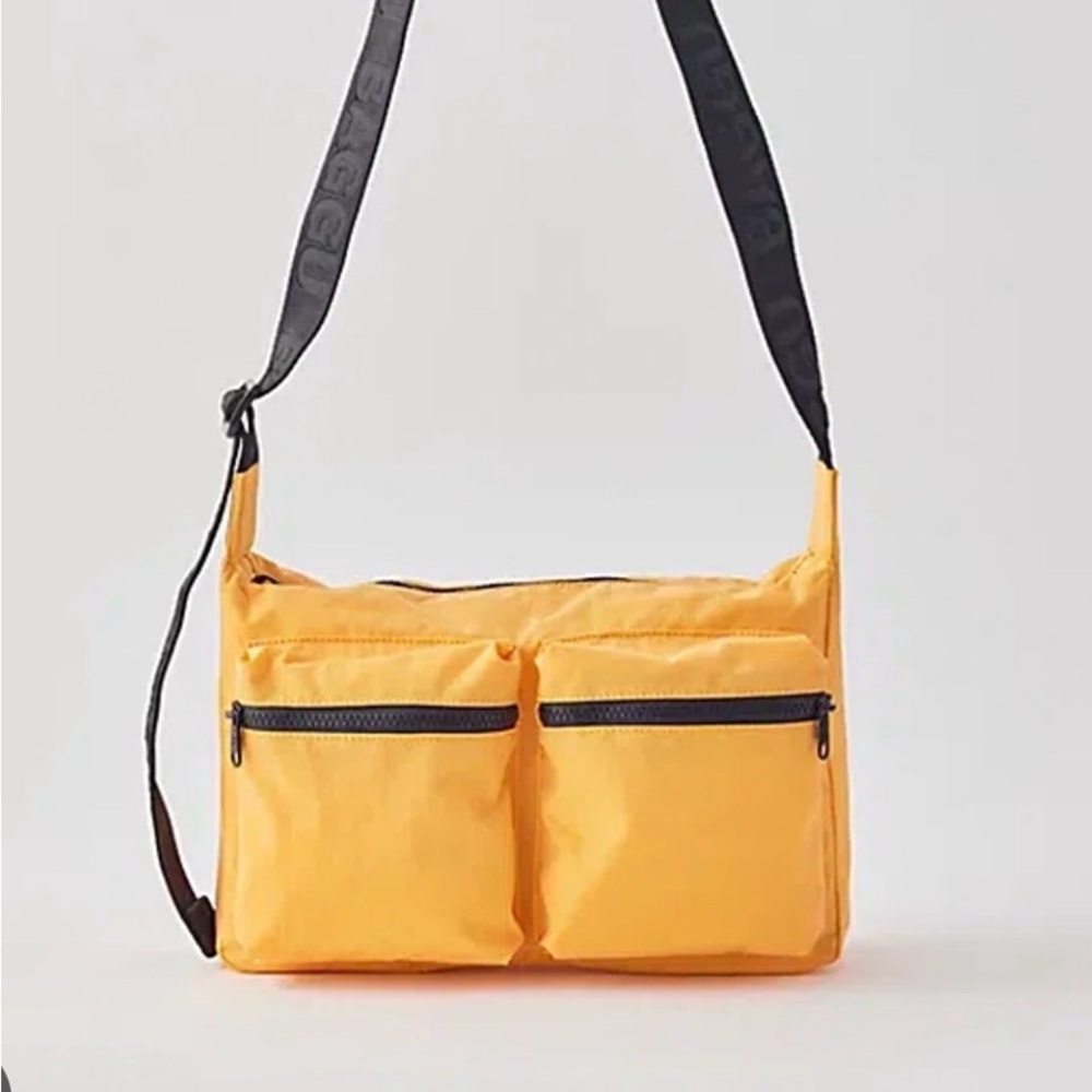 Baggu Mango Medium Cargo Crossbody